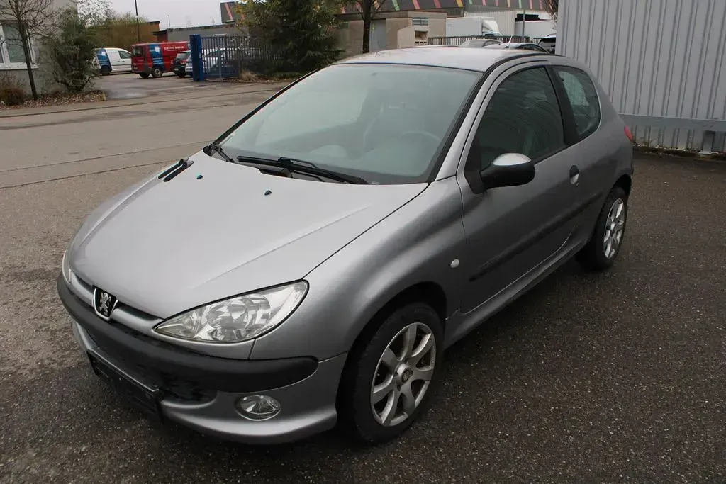 Gebraucht Peugeot 206 Tendance 109 PS (80 kW) 2003 Silber