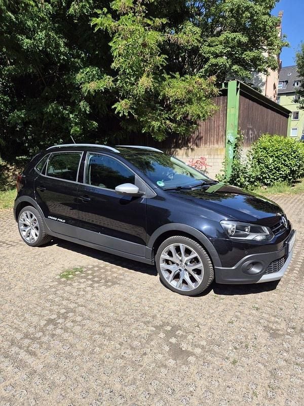 Schwarz Gebraucht 2014 VW Polo Cross Kleinwagen | 7.700 € (Guter Preis) - Bild 1/4