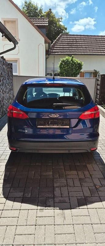 Gebraucht Ford Focus Business Edition 120 PS (88 kW) 2015 Blau Kombi
