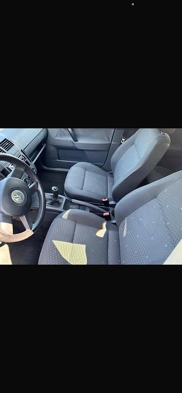 Silber Gebraucht 2004 VW Polo Kleinwagen | 1.599 € (Fairer Preis) - Bild 1/4