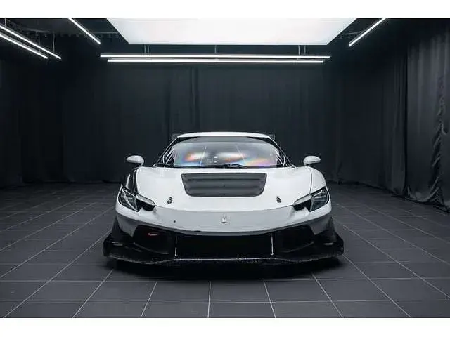 Gebraucht Ferrari 296 700 PS (514 kW) 2024 Bianco avus Coupé