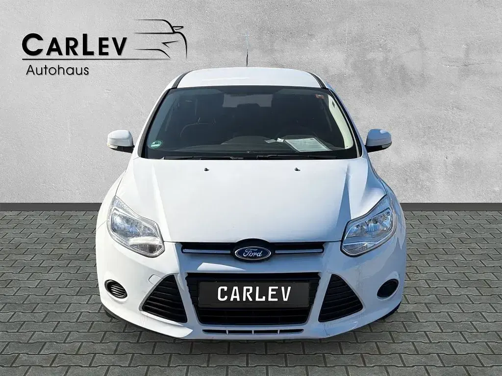 Gebraucht Ford Focus Ambiente 101 PS (74 kW) 2013 Weiß Kombi