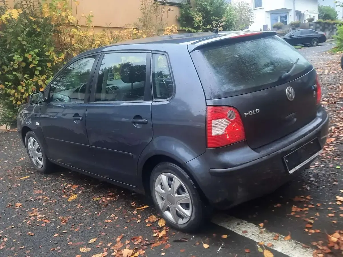 Gebraucht VW Polo 64 PS (47 kW) 2004 Grau Limousine