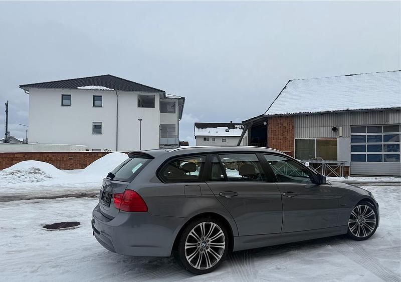 Gebraucht BMW 330 M Sport 245 PS (180 kW) 2012 Grau Kombi