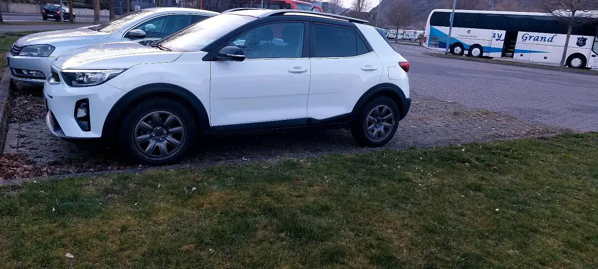 Gebraucht Kia Stonic 120 PS (88 kW) 2018 Weiß SUV
