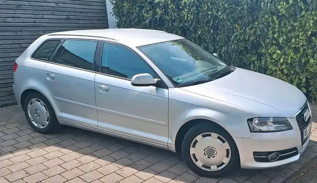 Używany Audi A3 Attraction 125 KM (91 kW) 2010 Srebrny Hatchback