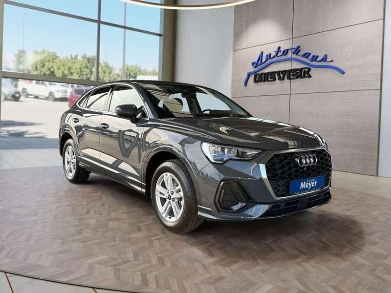 Nanograu metallic Neu 2025 Audi Q3 Sportback Basis SUV | 38.910 € (Superpreis) - Bild 1/4