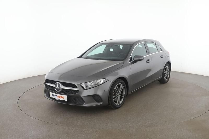 Grau Gebraucht 2018 Mercedes A200 Limousine | 18.790 € (Fairer Preis) - Bild 1/3