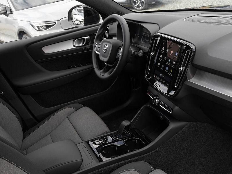 Neu Volvo XC40 Plus 197 PS (144 kW) 2025 Blau SUV