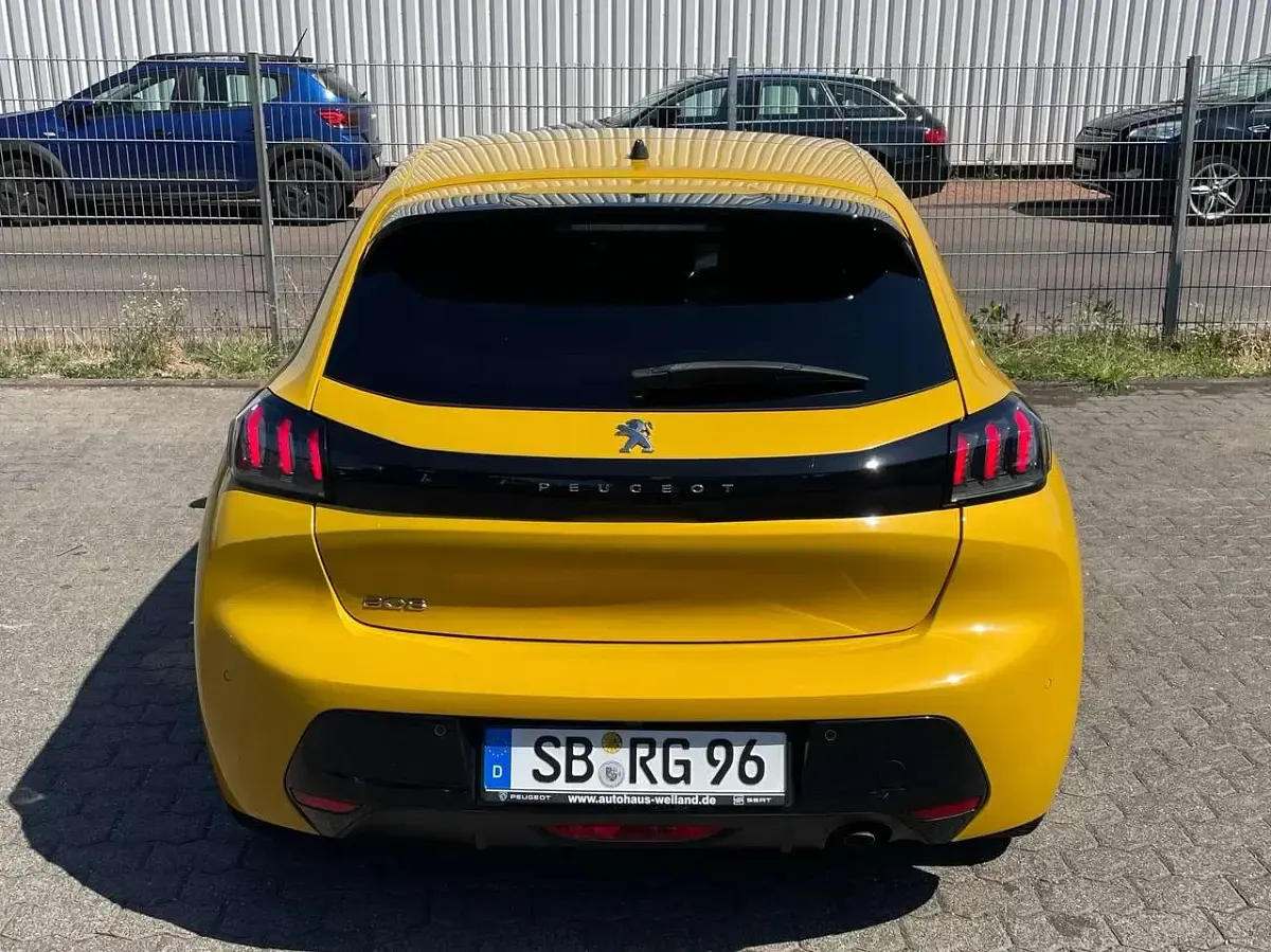 Gebraucht Peugeot 208 Allure 101 PS (74 kW) 2022 Gelb Kleinwagen