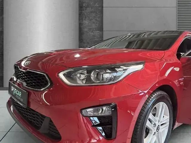 Gebraucht Kia Ceed Vision 140 PS (102 kW) 2019 Rot Kleinwagen