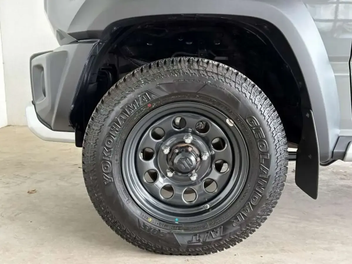 Gebraucht Suzuki Jimny Comfort 102 PS (75 kW) 2023 Grau SUV
