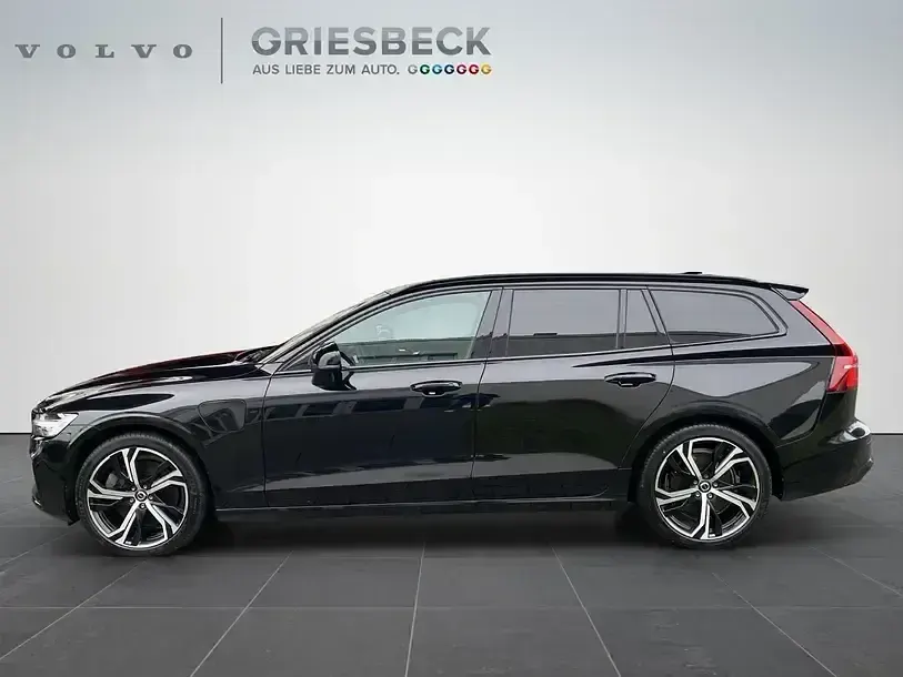 Używany Volvo V60 Plus 455 KM (334 kW) 2022 Czarny Kombi