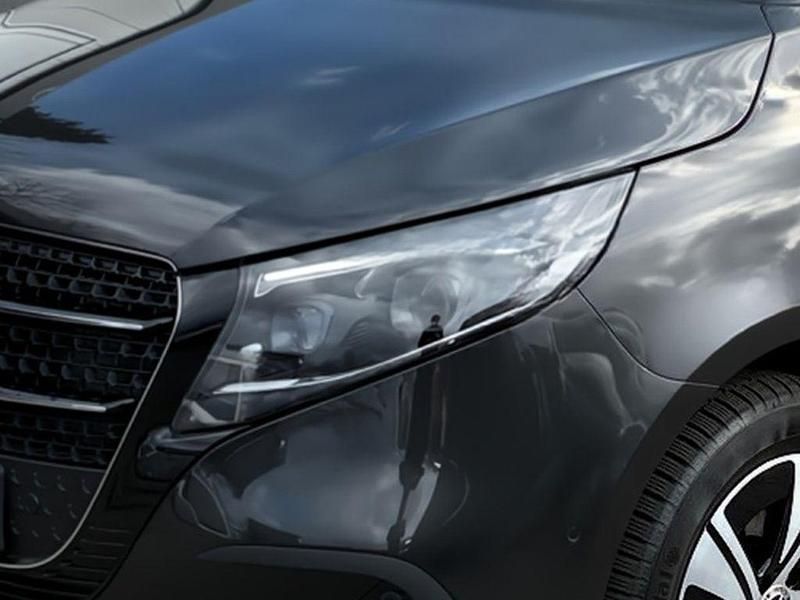 Gebraucht Mercedes V220 Style 163 PS (119 kW) 2024 Grau Van / Kleinbus