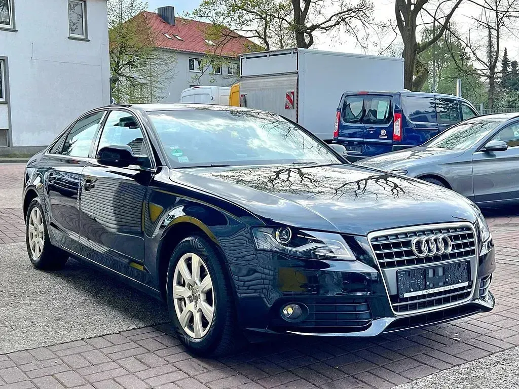 Gebraucht Audi A4 Ambiente 120 PS (88 kW) 2011 Schwarz Limousine