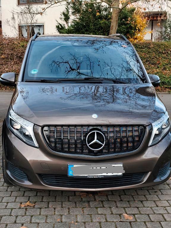 Braun Gebraucht 2017 Mercedes V250 Van / Kleinbus | 35.400 € (Superpreis) - Bild 1/4