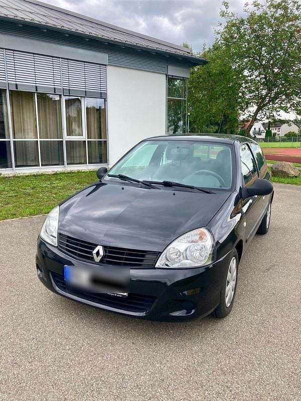 Schwarz Gebraucht 2010 Renault Clio II Campus Limousine | 3.480 € (Etwas zu teuer) - Bild 1/4