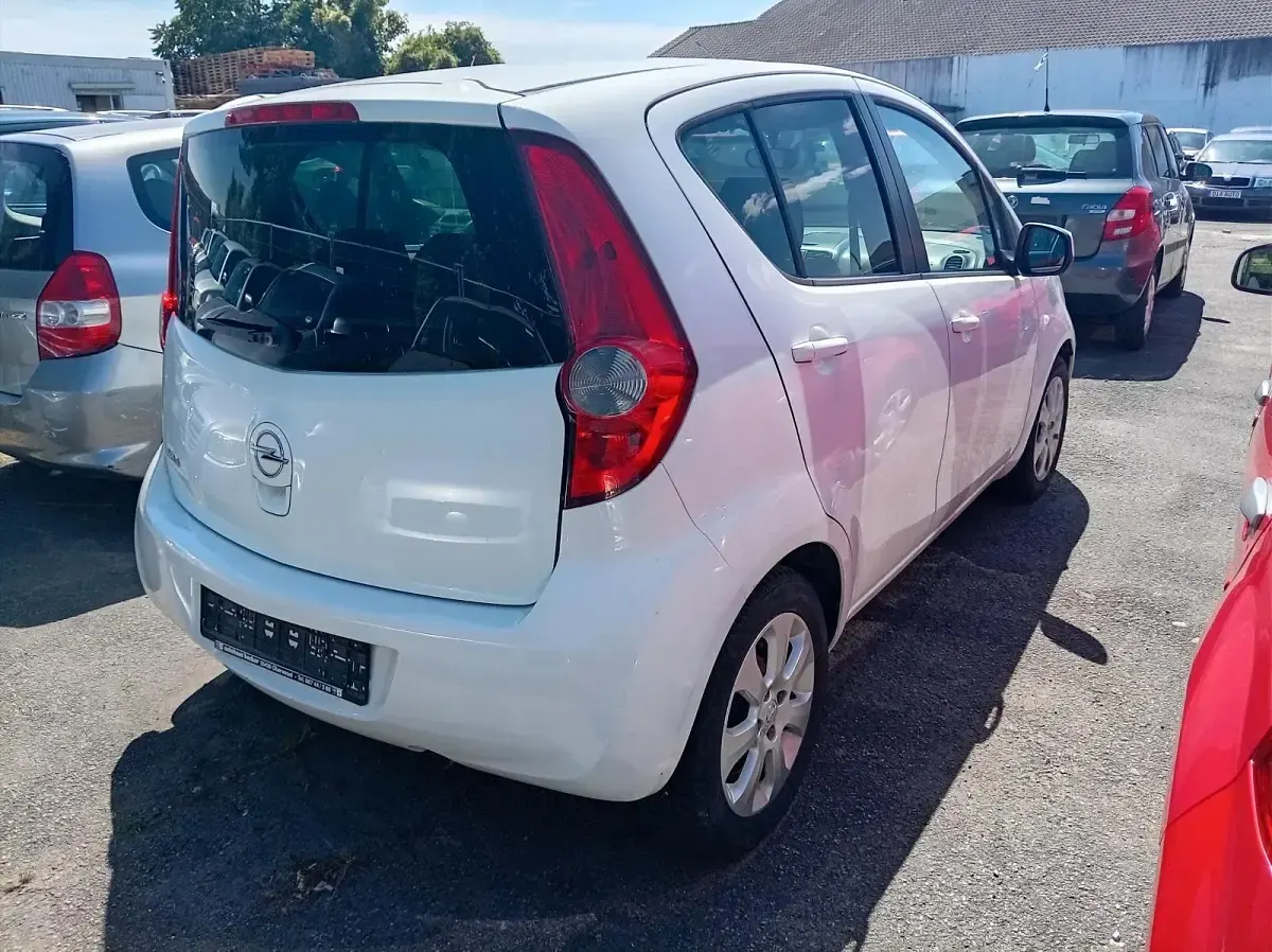 Gebraucht Opel Agila 85 PS (62 kW) 2009 Weiß Kleinwagen