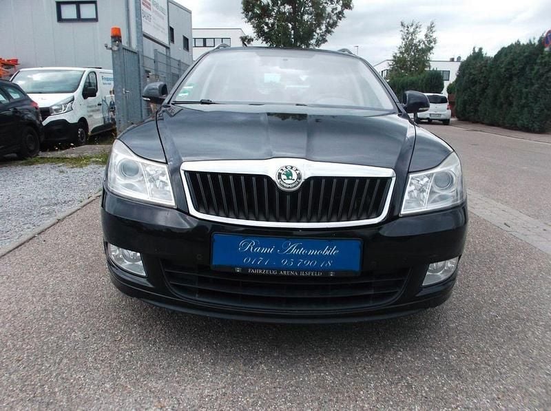 Schwarz Gebraucht 2010 Skoda Octavia Sport Kombi | 3.390 € (Superpreis) - Bild 1/4
