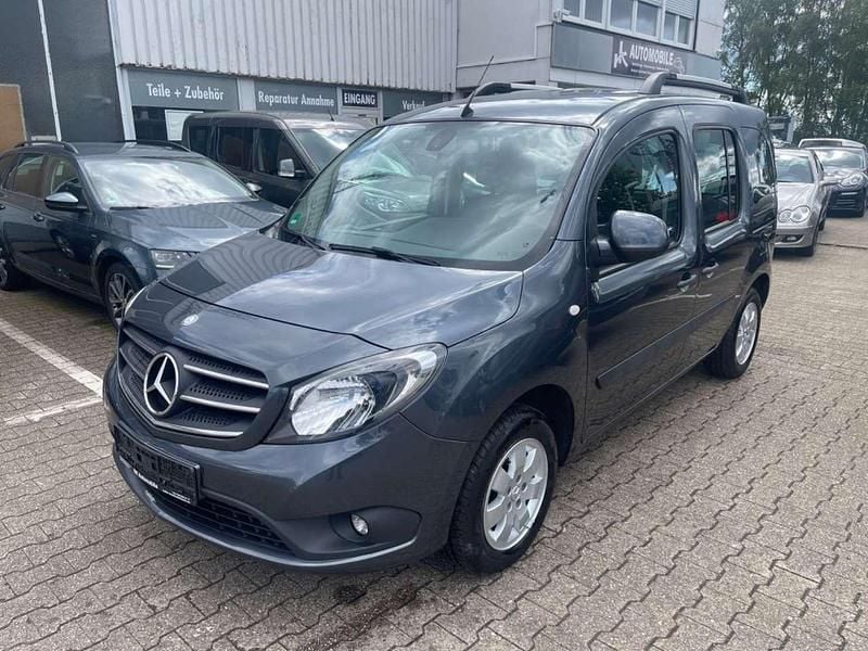 Tenoritgrau metallic Gebraucht 2019 Mercedes Citan 111 Edition Kombi | 10.980 € (Guter Preis) - Bild 1/4