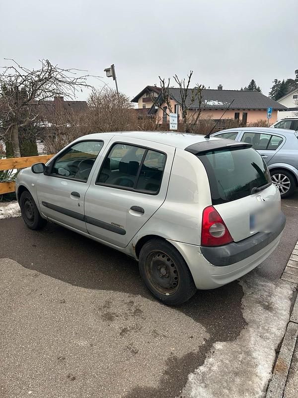 Gebraucht Renault Clio II 75 PS (55 kW) 2003 Silber Kleinwagen