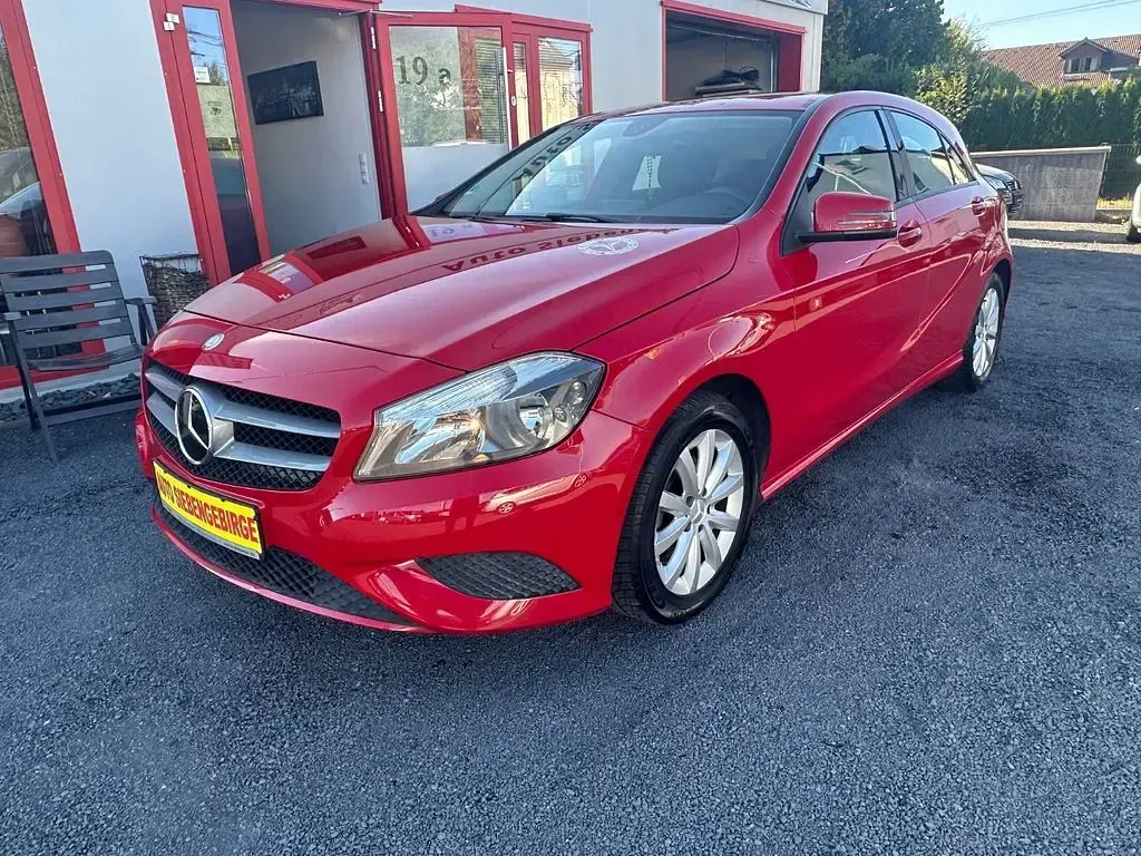 Gebraucht Mercedes A180 122 PS (89 kW) 2014 Rot Kleinwagen