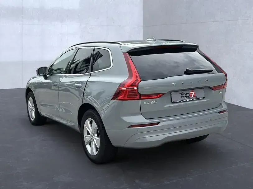 Używany Volvo XC60 Core 197 KM (144 kW) 2025 Szary SUV