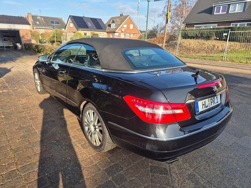 Gebraucht Mercedes E200 Elegance 184 PS (135 kW) 2012 Schwarz Cabrio