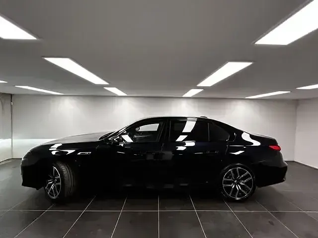 Gebraucht BMW M760e Comfort Edition 571 PS (419 kW) 2025 M carbonschwarz Limousine