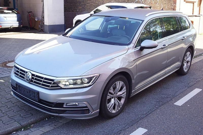 Silber Gebraucht 2016 VW Passat Highline Kombi | 14.999 € (Guter Preis) - Bild 1/4