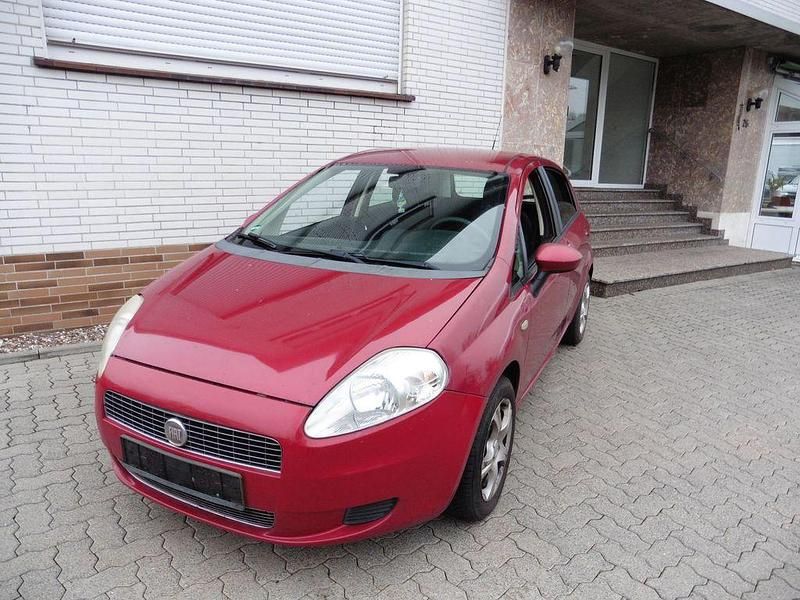 Rot Gebraucht 2009 Fiat Grande Punto Dynamic Kleinwagen | 1.250 € (Fairer Preis) - Bild 1/4