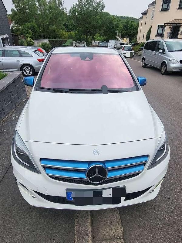 Weiß Gebraucht 2014 Mercedes 250 Urban Kombi | 9.999 € - Bild 1/4