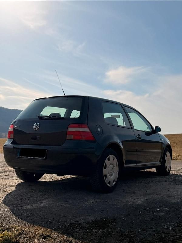 Gebraucht VW Golf IV 75 PS (55 kW) 2001 Schwarz Kleinwagen