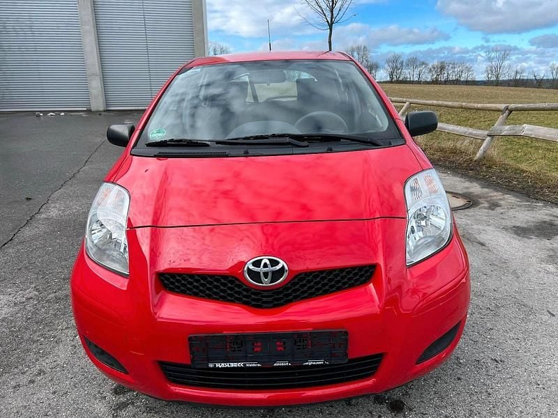 Gebraucht Toyota Yaris 69 PS (50 kW) 2009 Rot Kleinwagen