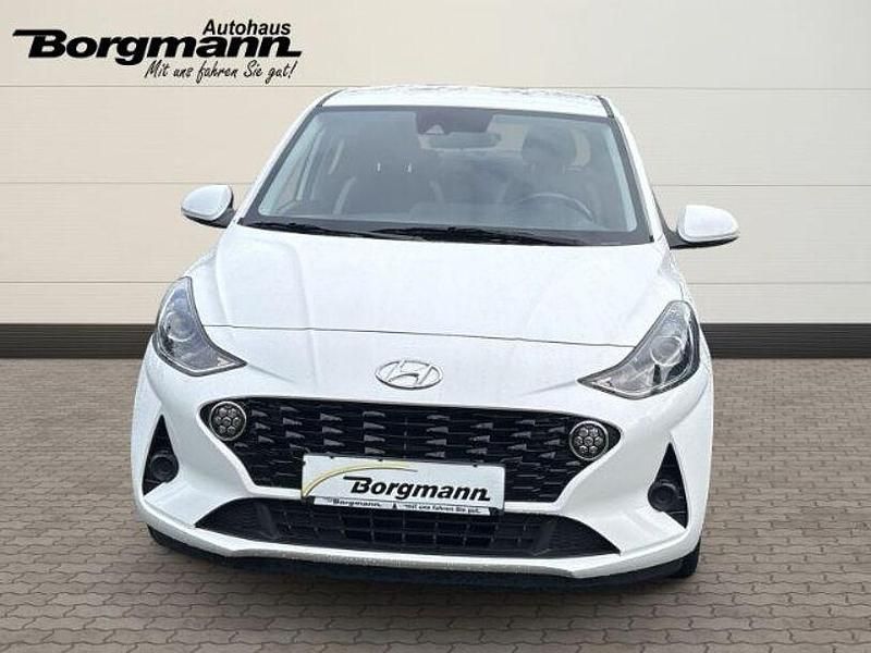 Gebraucht Hyundai i10 Edition 67 PS (49 kW) 2022 Weiss Kleinwagen