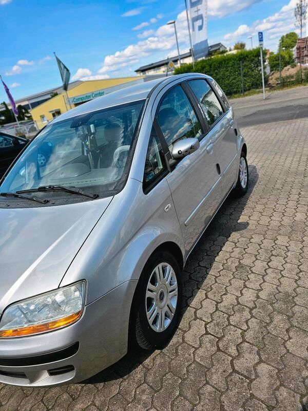 Grau Gebraucht 2005 Fiat Idea Van / Kleinbus | 3.950 € (Fairer Preis) - Bild 1/4