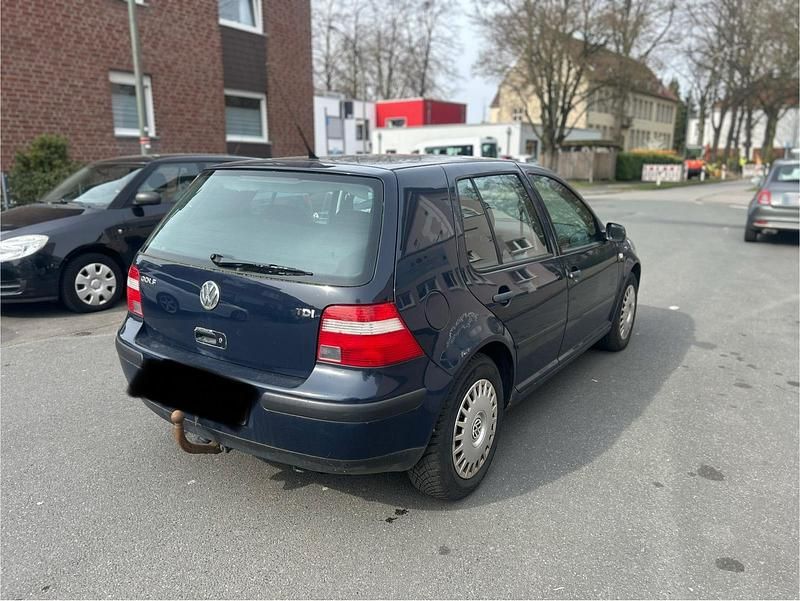Gebraucht VW Golf IV 101 PS (74 kW) 2002 Blau Kleinwagen