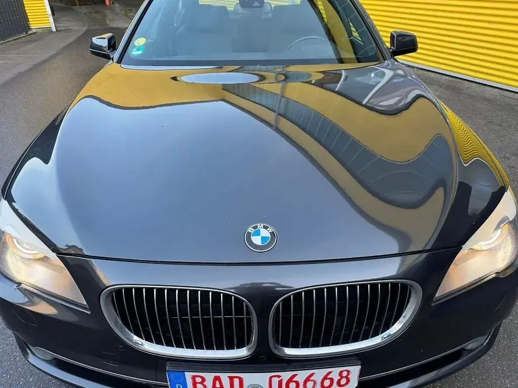 Gebraucht BMW 740 306 PS (225 kW) 2010 Grau Limousine