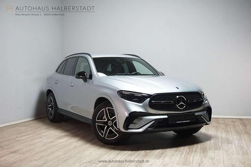 Hightechsilber met (metallic) Gebraucht 2025 Mercedes GLC300 Premium SUV | 56.990 € - Bild 1/3