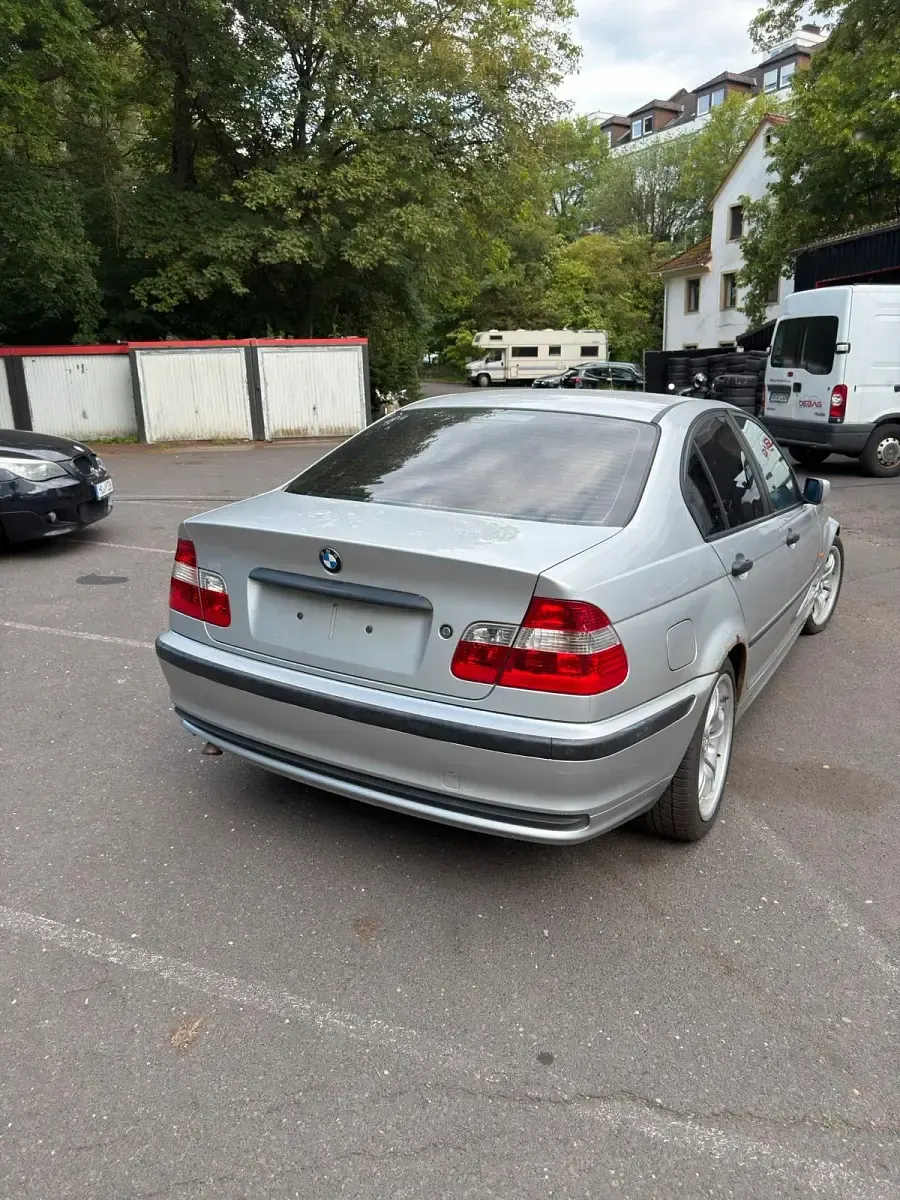 Używany BMW 320 136 KM (100 kW) 1999 Srebrny Sedan/Limuzyna