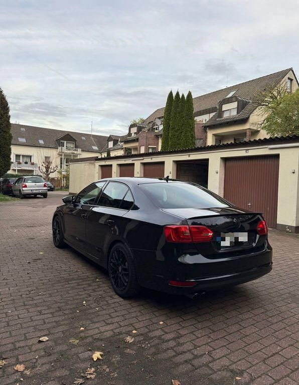 Gebraucht VW Jetta Highline 140 PS (102 kW) 2012 Schwarz Limousine