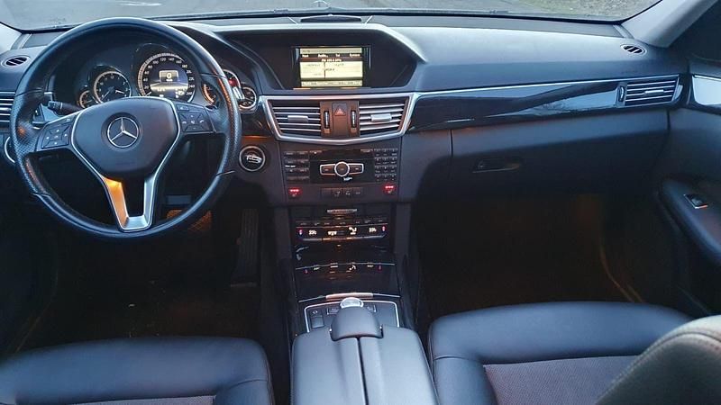 Gebraucht Mercedes E220 Avantgarde 170 PS (125 kW) 2013 Grau Kombi