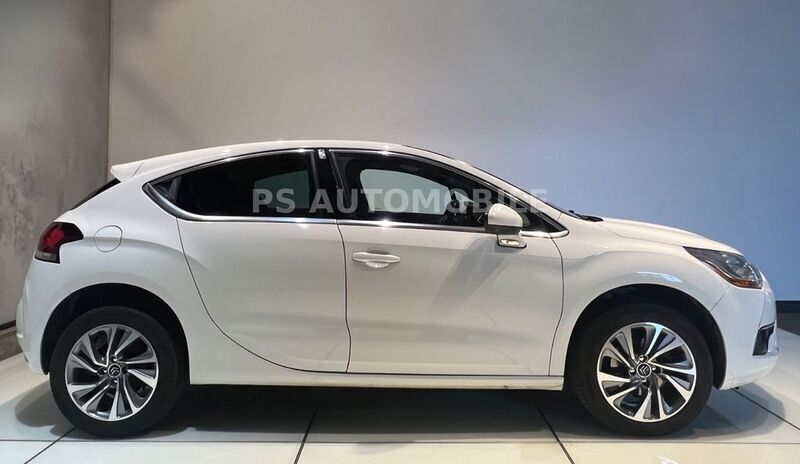 Weiß Gebraucht 2014 DS Automobiles DS4 So Chic Limousine | 6.799 € - Bild 1/4