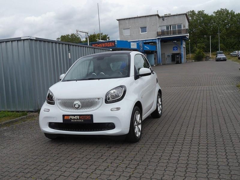 Weiß Gebraucht 2015 Smart ForTwo Coupé Basis Coupé | 7.400 € (Etwas zu teuer) - Bild 1/4