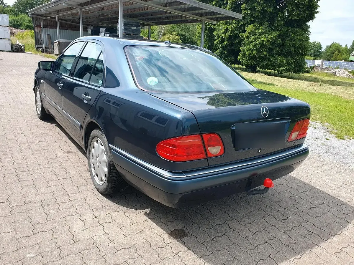 Gebraucht Mercedes E430 279 PS (205 kW) 1997 Blau Limousine