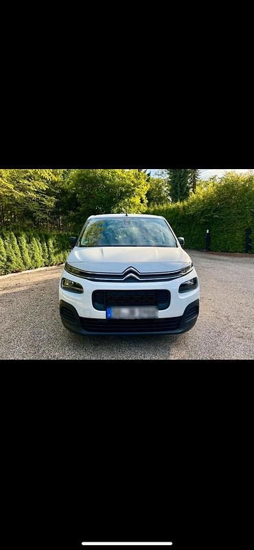 Weiß Gebraucht 2020 Citroën Berlingo Live Kombi | 13.500 € (Guter Preis) - Bild 1/4