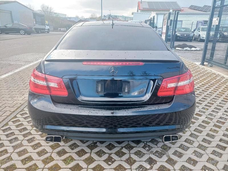 Gebraucht Mercedes E350 AMG 265 PS (194 kW) 2011 Schwarz Coupé