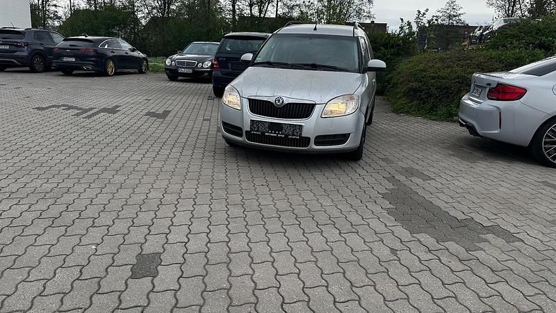Silber Gebraucht 2009 Skoda Roomster Kombi | 1.600 € (Etwas zu teuer) - Bild 1/4