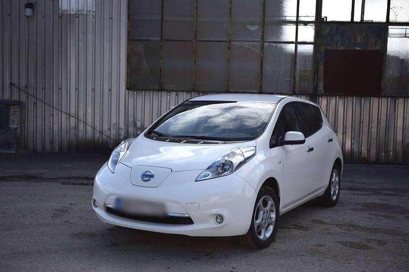 Second-hand Nissan Leaf Tekna 80 kW (109 CP) 2017 Alb Hatchback
