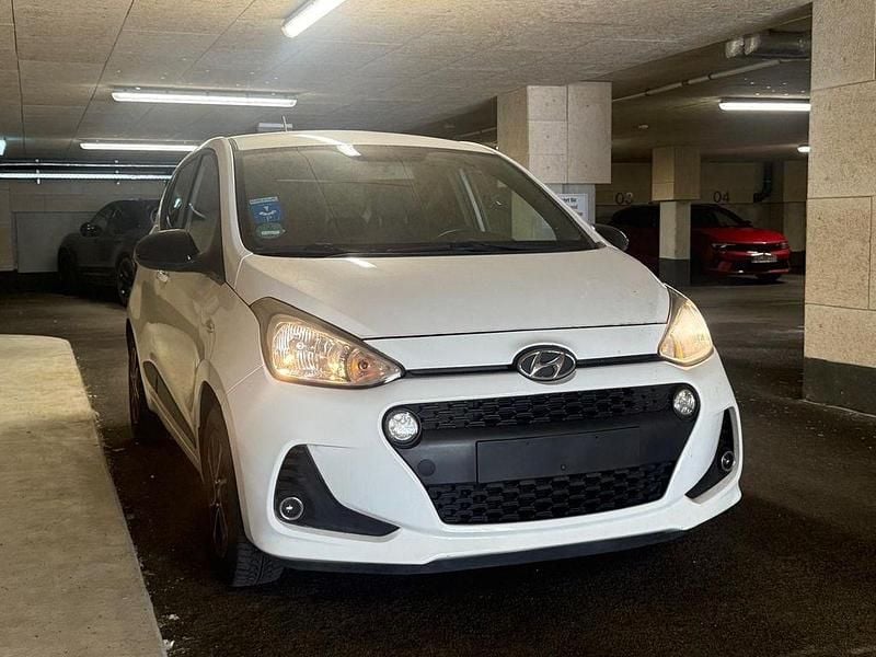 Gebraucht Hyundai i10 Passion 67 PS (49 kW) 2018 Weiß Kleinwagen
